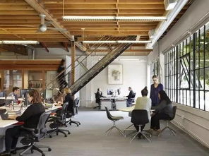 從機(jī)油到咖啡香 汽車修理廠的工業(yè)風(fēng)創(chuàng)業(yè)空間蛻變記